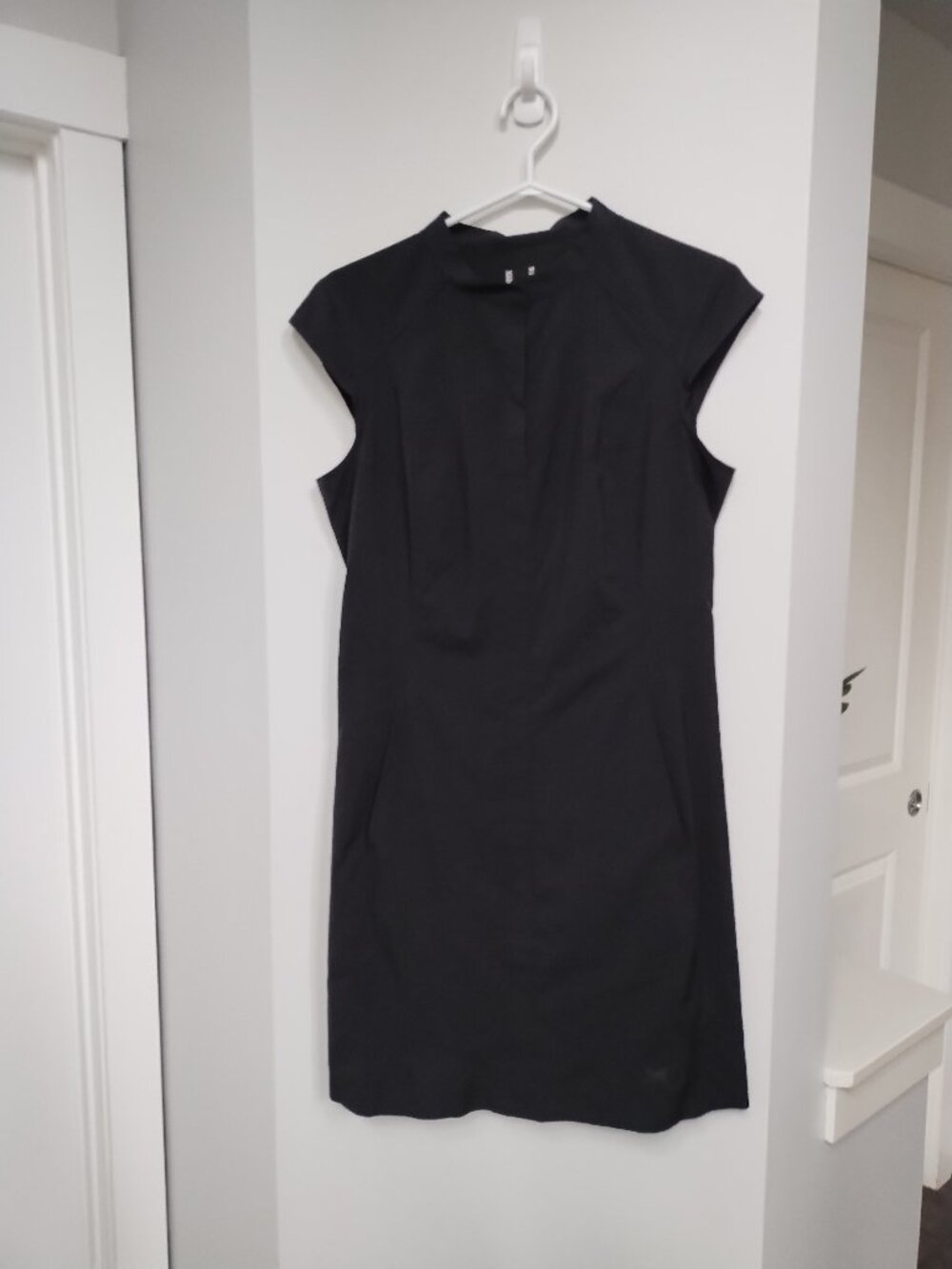 Arc'teryx cap sleeve dress with pockets